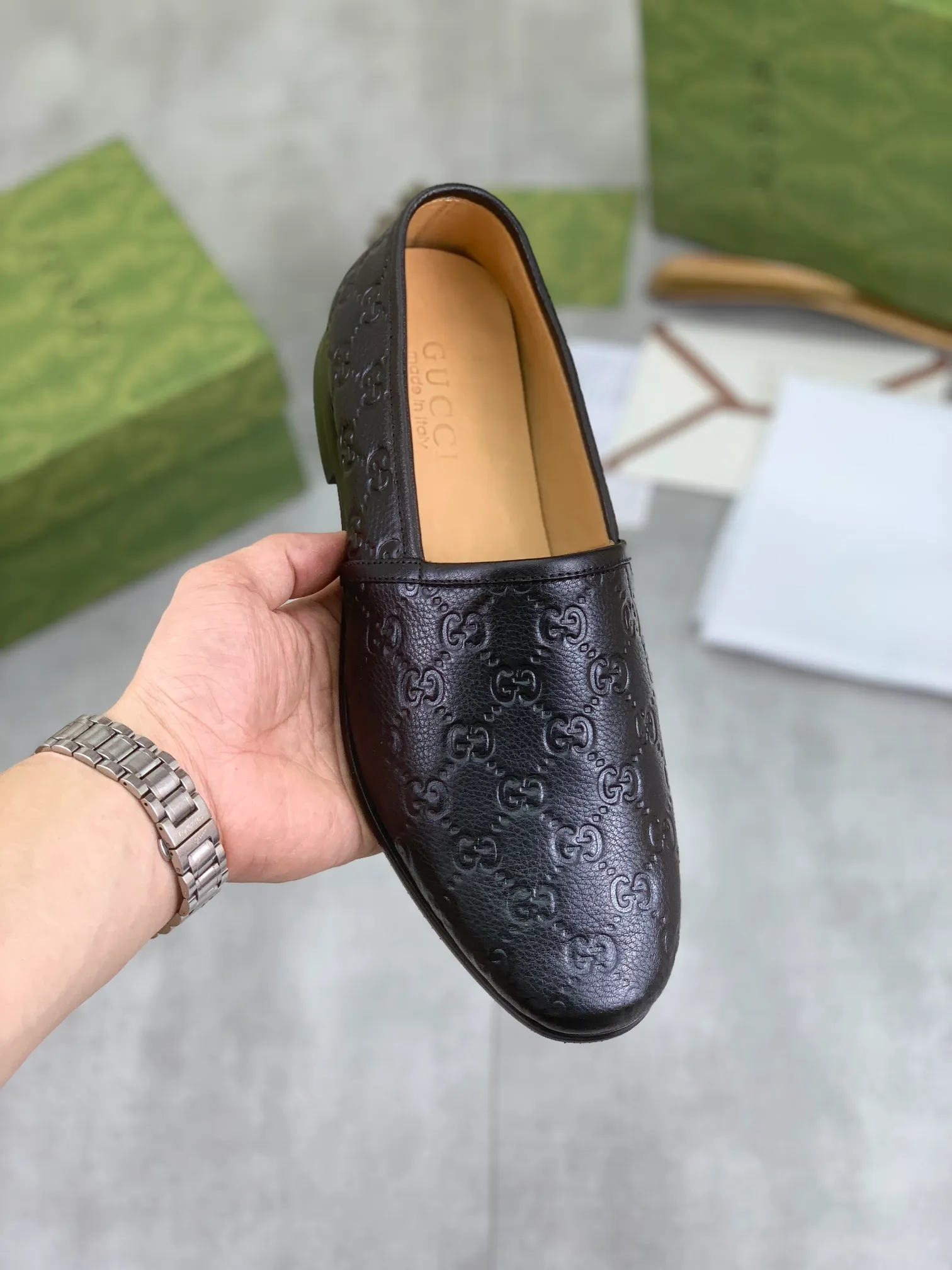 Men's Men's Shoes 💰P500💰【New Style】Water-dyed Niuli Gucci's most popular selection of lazy slip-on leather shoes (Gucci) official website latest Gucci lazy leather shoes, hot style 💥 simple and elegant style, exclusive for trendy men. Unique official website latest brand original double G embossing Elements 👑 Original Gucci decoration, fashionable and elegant, fabric original calfskin ✅ fully imported first-layer cowhide lining, official website designated wear-resistant, rubber business outsole, classic model taken at the counter in real life 🎬38-44 Various colors available